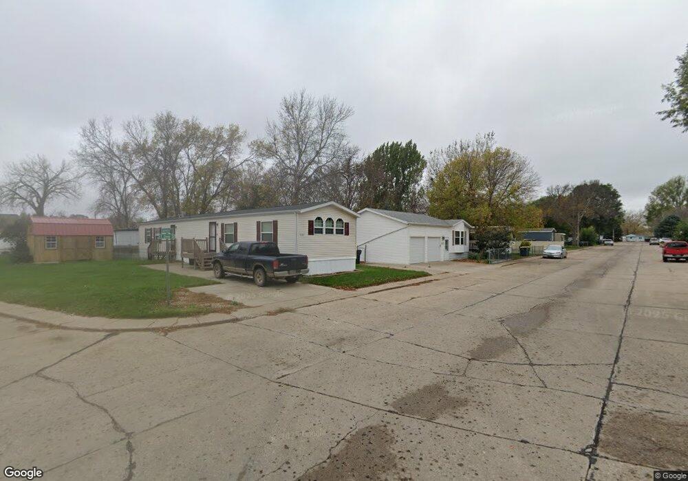 225 7th St SE, Mandan, ND 58554 - photo 1