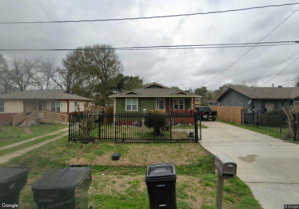 7719 Hanfro Ln, Houston, TX 77088 - photo 1