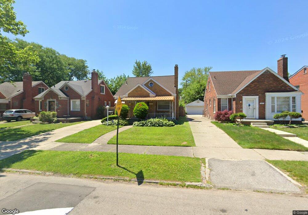 5663 Hillcrest St, Grosse Pointe, MI 48236 - photo 1