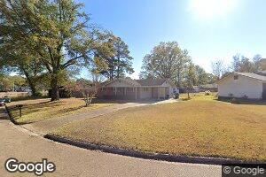 621 Scenic Dr, Grenada, MI 38901