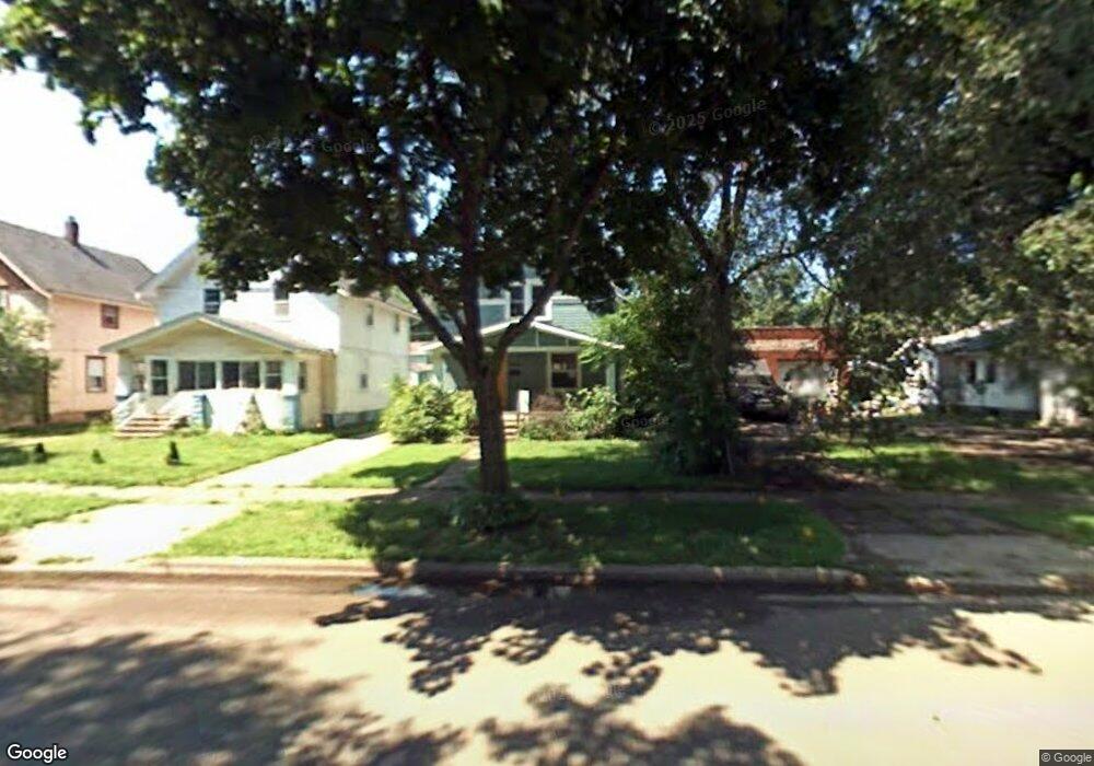 1320 Ellis Blvd NW, Cedar Rapids, IA 52405 - photo 1