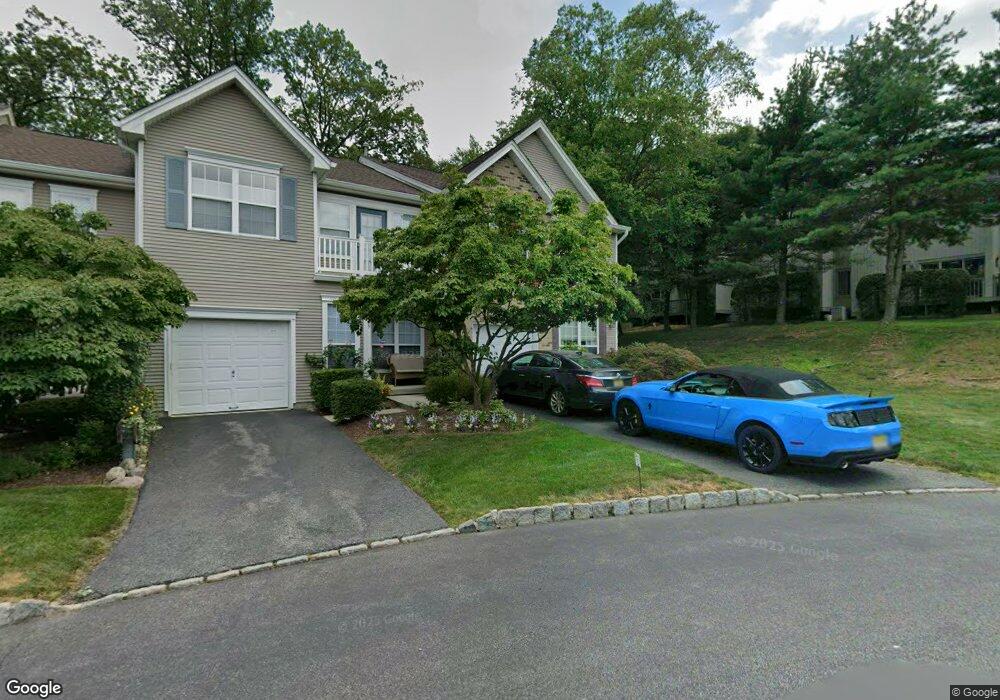 566 Adirondack Ct, Mahwah, NJ 07430 - photo 1