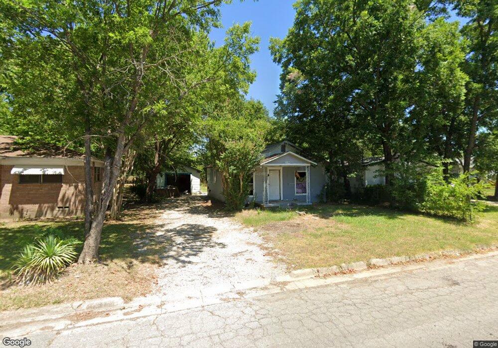 204 S Howeth St, Gainesville, TX 76240 - photo 1