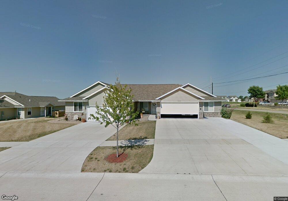 3302 Badger Dr SW, Cedar Rapids, IA 52404 - photo 1