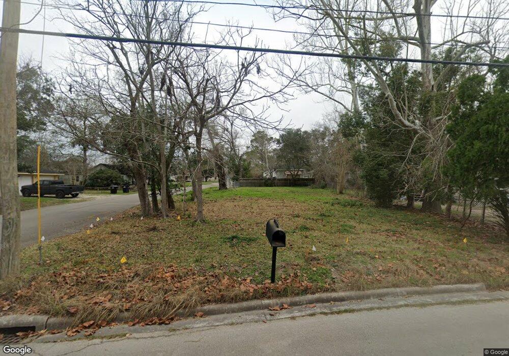 918 W Sealy St, Alvin, TX 77511 - photo 1