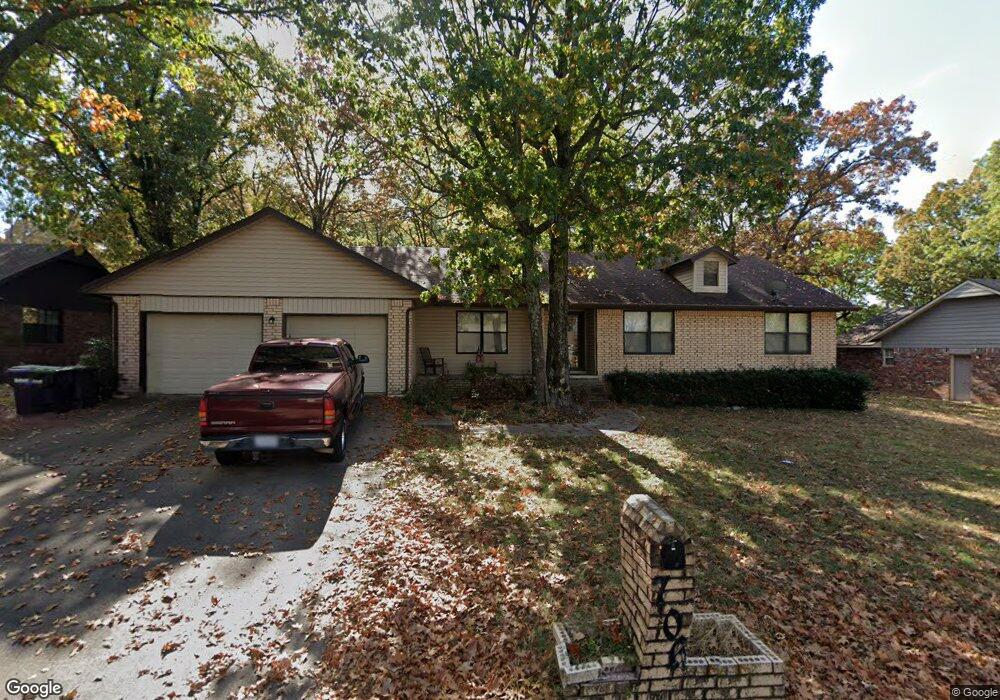 706 Jeffery St, Tahlequah, OK 74464 - photo 1