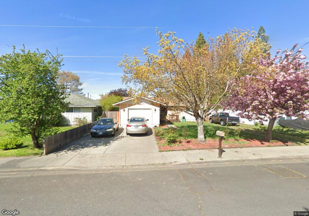 710 SW Laurel St, Grants Pass, OR 97526 - photo 1