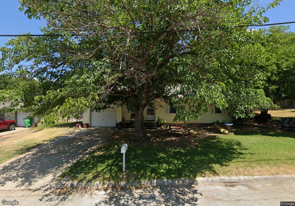 803 W Star St, Gainesville, TX 76240 - photo 1