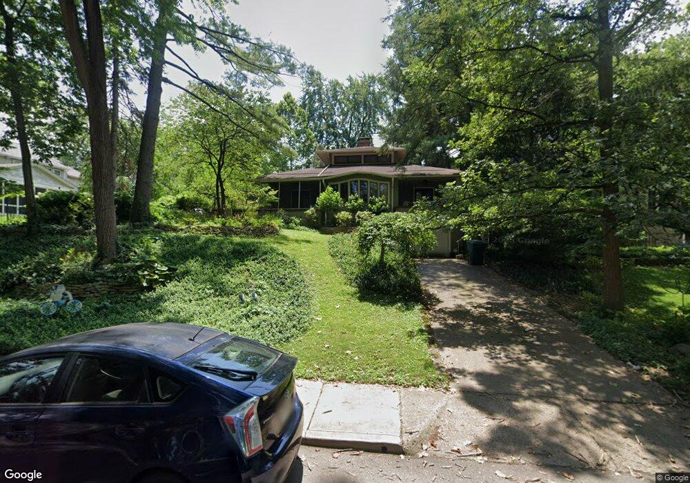 203 W Kenworth Rd, Columbus, OH 43214 - photo 1