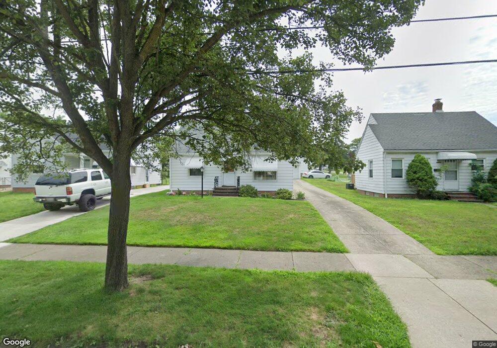 5475 South Blvd, Maple Heights, OH 44137 - photo 1