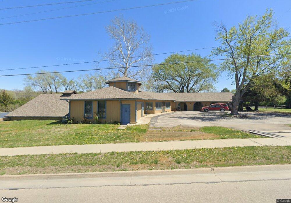 4042 SW Wanamaker Rd, Topeka, KS 66610 - photo 1