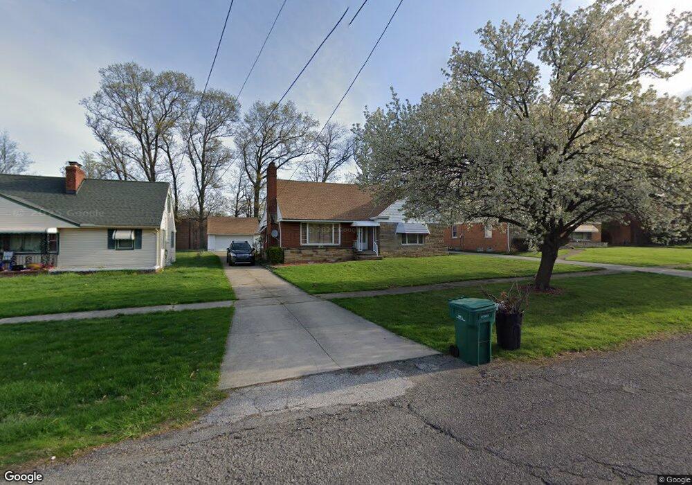 17293 Mccracken Rd, Maple Heights, OH 44137 - photo 1