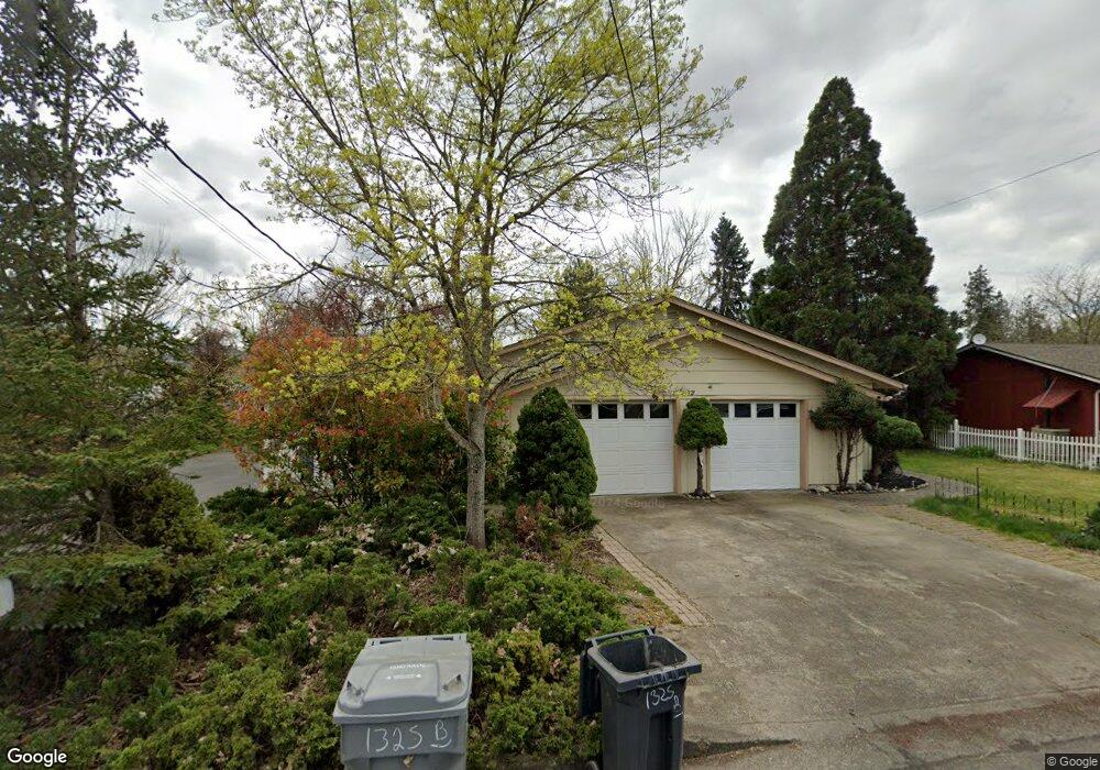 1329 SW Jordan St, Grants Pass, OR 97526 - photo 1