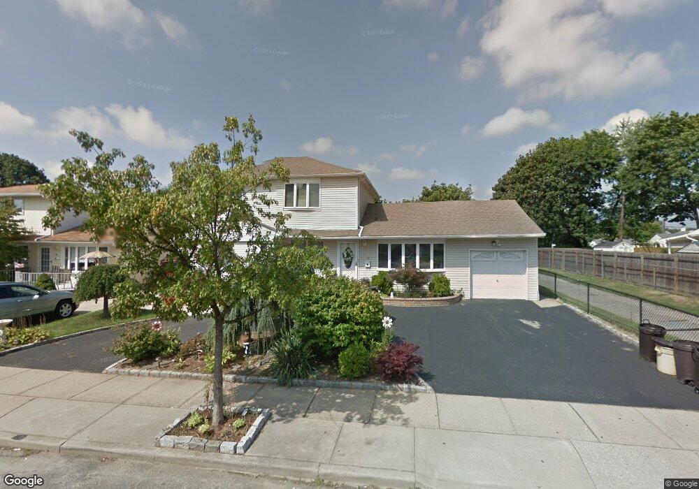 16 Elizabeth Dr, Bethpage, NY 11714 - photo 1