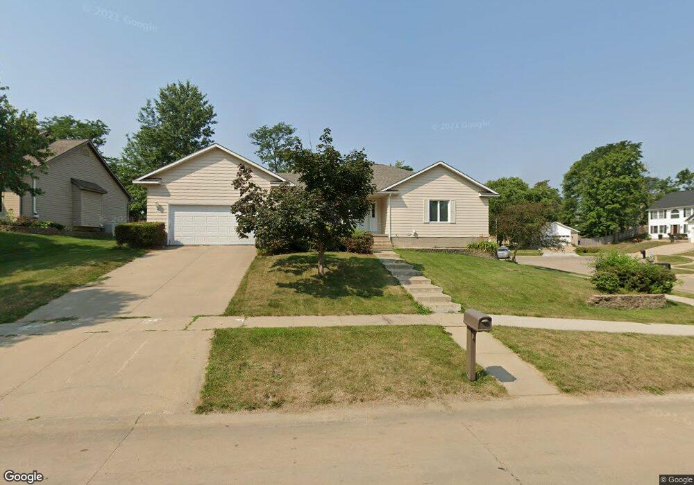 1700 Greenlefe Dr NW, Cedar Rapids, IA 52405 - photo 1