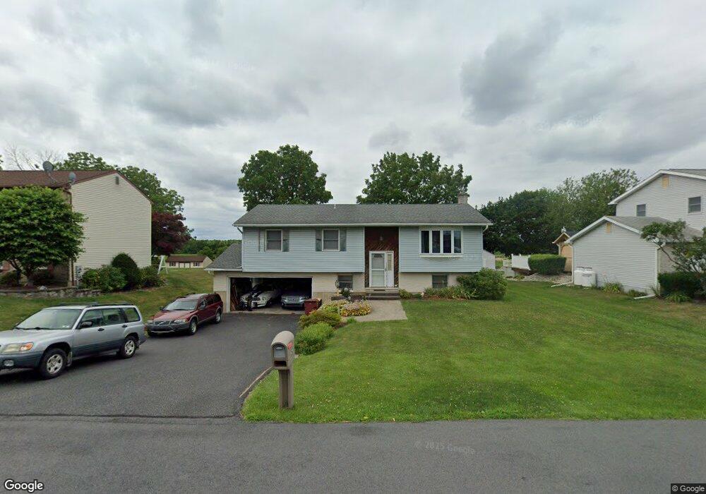 5471 Summit St, Whitehall, PA 18052 - photo 1