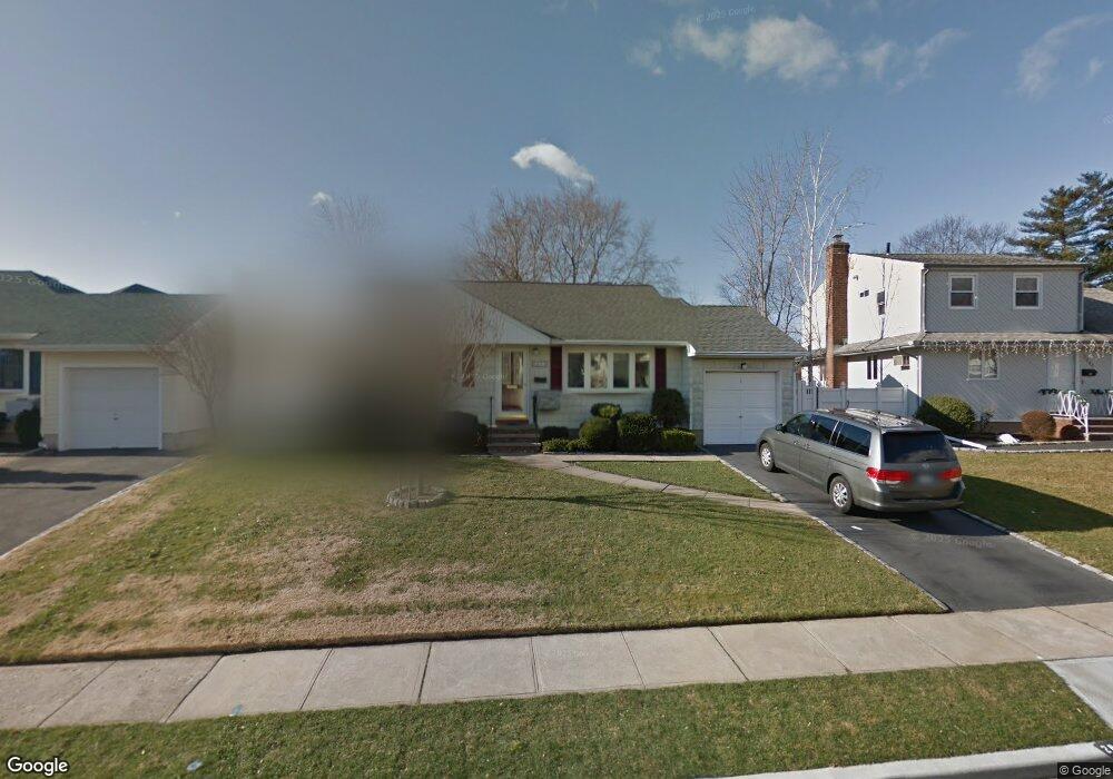 2874 Lindale St, Wantagh, NY 11793 - photo 1