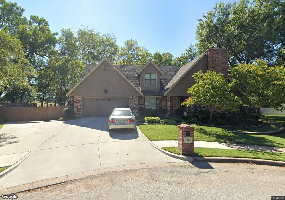 2301 Chapel Hill Ct, Bartlesville, OK 74006 - photo 1
