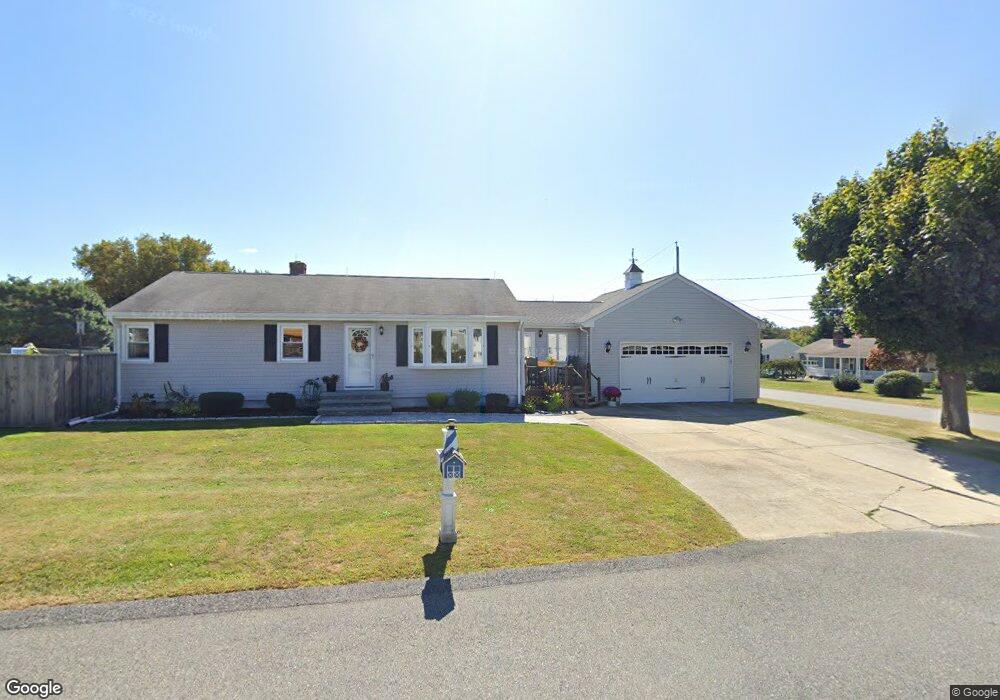 4 Chestnut Hill Rd, Middletown, RI 02842 - photo 1