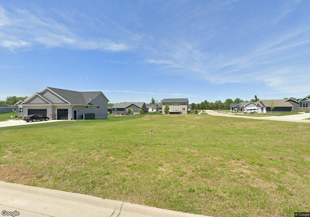 3024 Valley Ct, Hiawatha, IA 52233 - photo 1