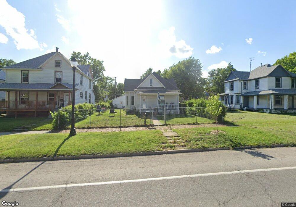 1409 SW Washburn Ave, Topeka, KS 66604 - photo 1