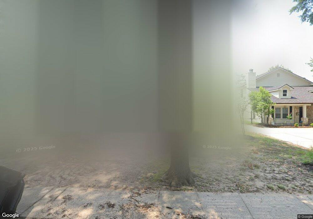 1050 W 43rd St, Houston, TX 77018 - photo 1