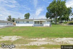 302 S 5th St, Edina, MO 63537