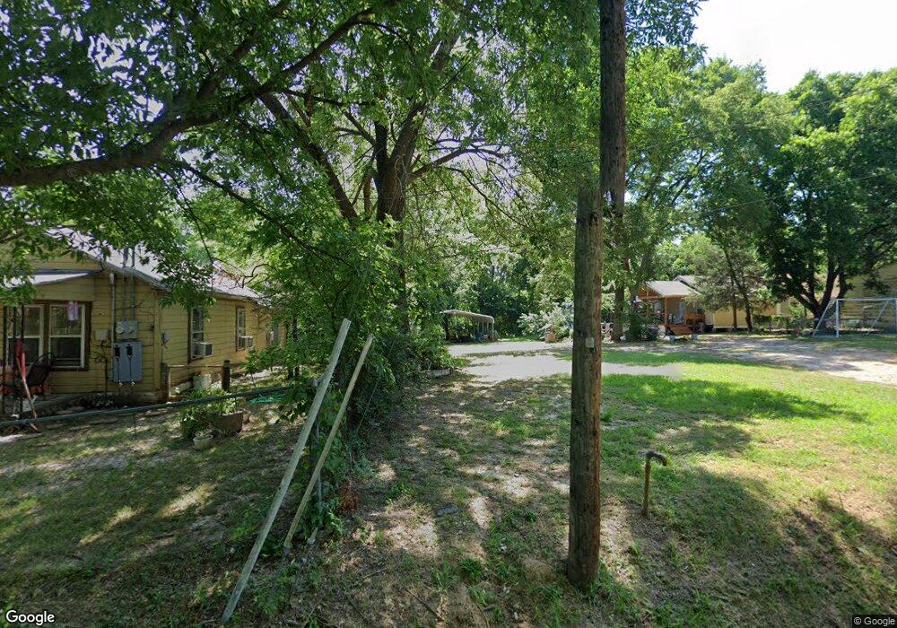 410 Henderson St, Bonham, TX 75418 - photo 1