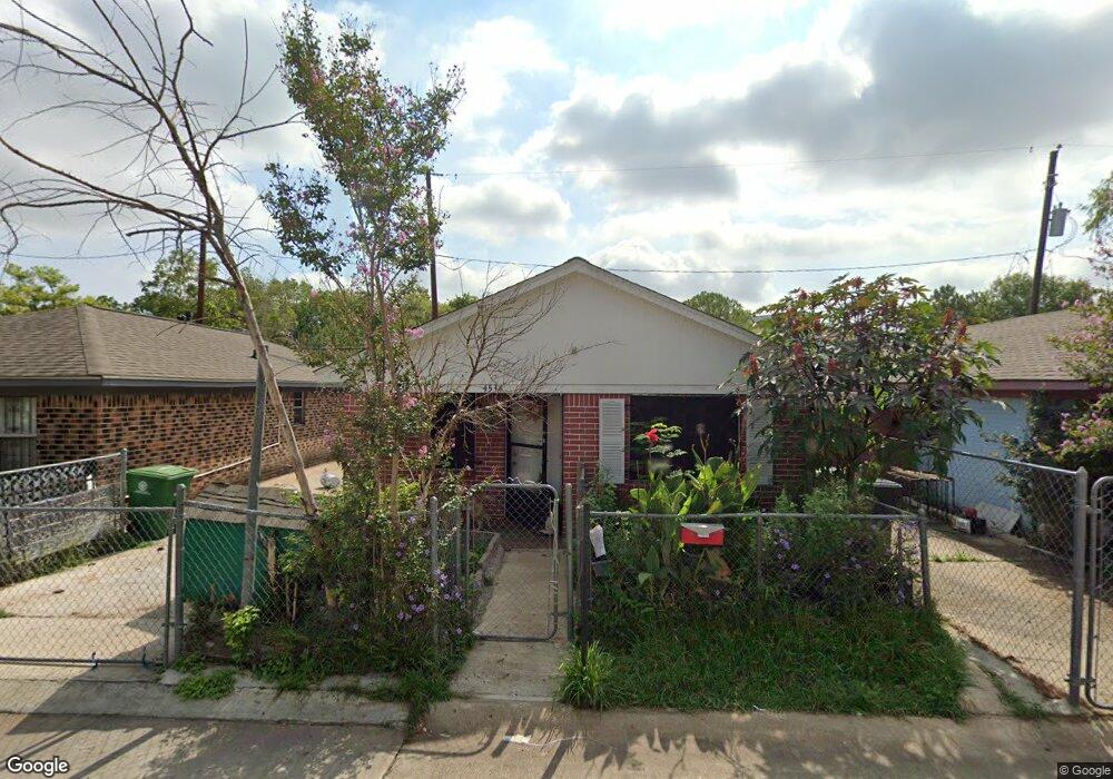 4534 Pecan Park Cir, Houston, TX 77018 - photo 1