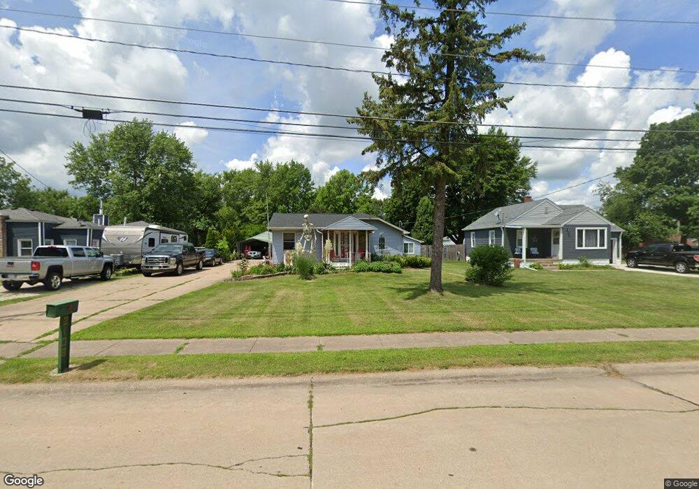 2108 N Zenith Ave, Davenport, IA 52804 - photo 1