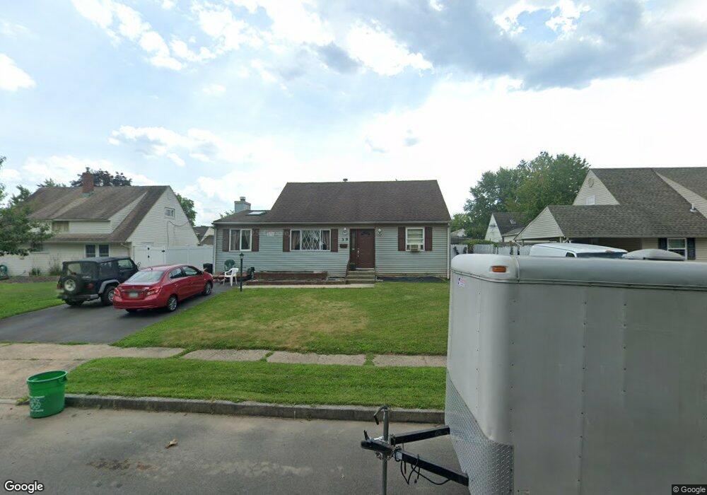 39 Red Maple Ln, Levittown, PA 19055 - photo 1