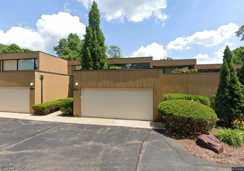 32692 Ravine Dr, Franklin, MI 48025 - photo 1