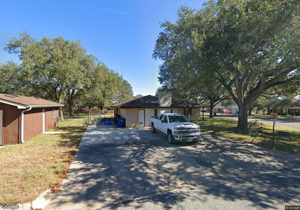 1401 Wren Ln, Beeville, TX 78102 - photo 1