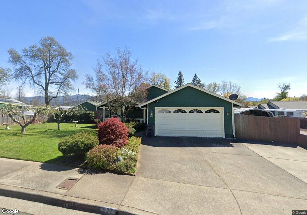 527 NW Buddy Ln, Grants Pass, OR 97526 - photo 1