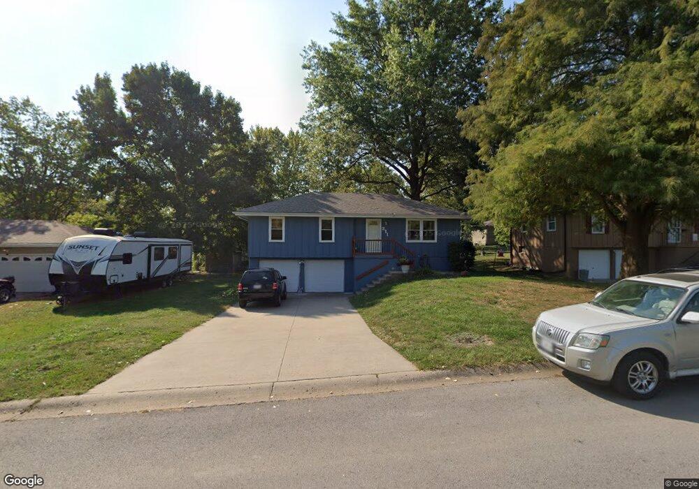211 SW 19th St, Oak Grove, MO 64075 - photo 1