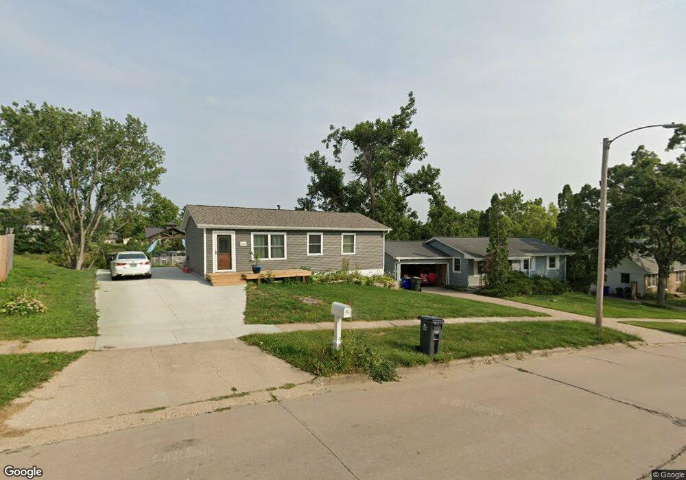 1633 23rd St NW, Cedar Rapids, IA 52405 - photo 1
