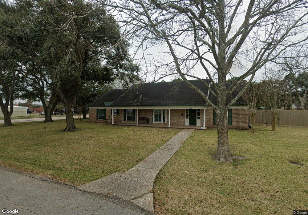 301 Hillje St, Alvin, TX 77511 - photo 1