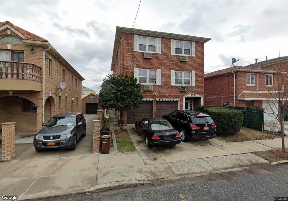 61-33 165th St, Flushing, NY 11365 - photo 1