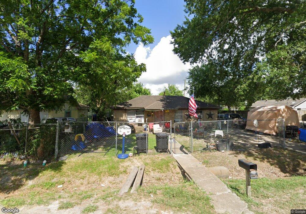7111 Sunnyhill St, Houston, TX 77088 - photo 1