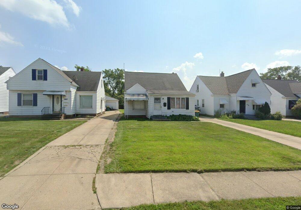 19808 Mccracken Rd, Maple Heights, OH 44137 - photo 1