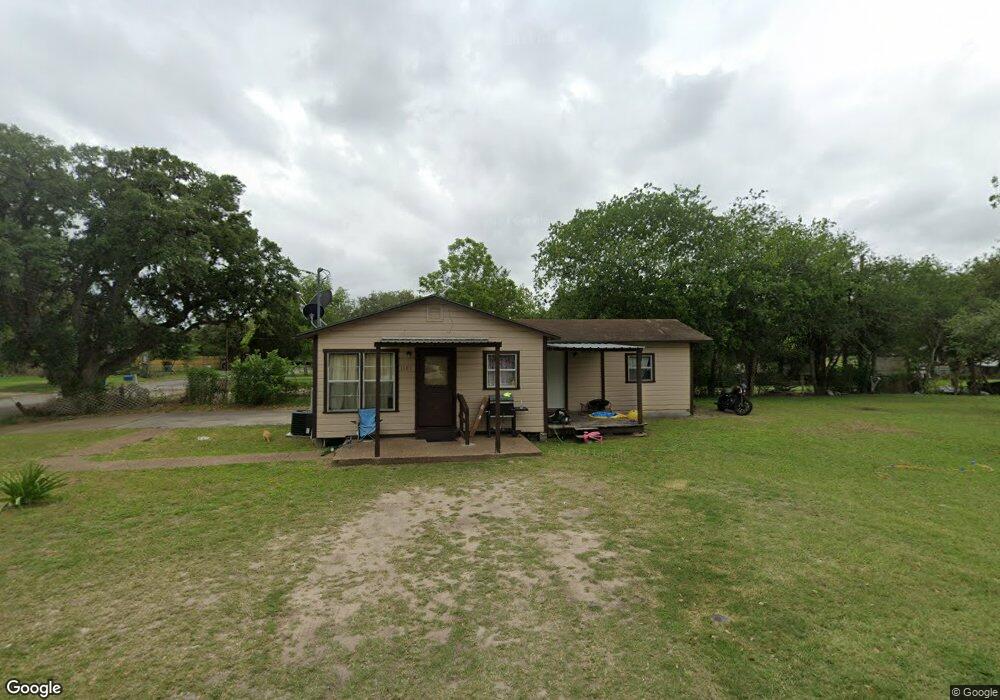 1101 N Fenner St, Beeville, TX 78102 - photo 1