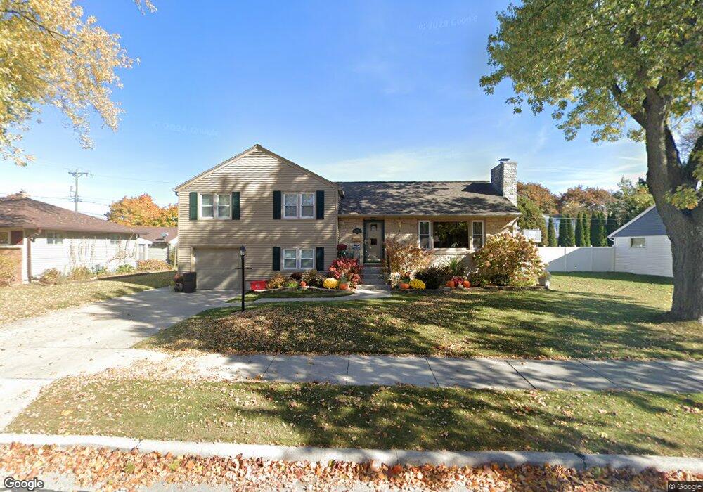 1508 Orchard Dr, Manitowoc, WI 54220 - photo 1