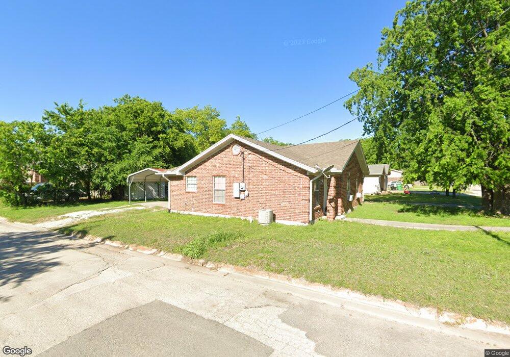 1003 Young St, Gainesville, TX 76240 - photo 1