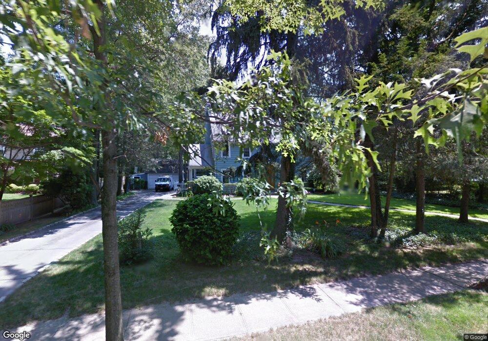 32 Oak Ln, Glen Cove, NY 11542 - photo 1