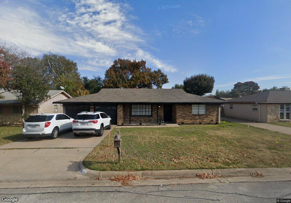 812 Prestwick St, Bedford, TX 76022 - photo 1