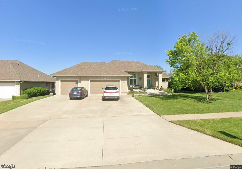 2532 SW Santa fe Ct, Topeka, KS 66614 - photo 1