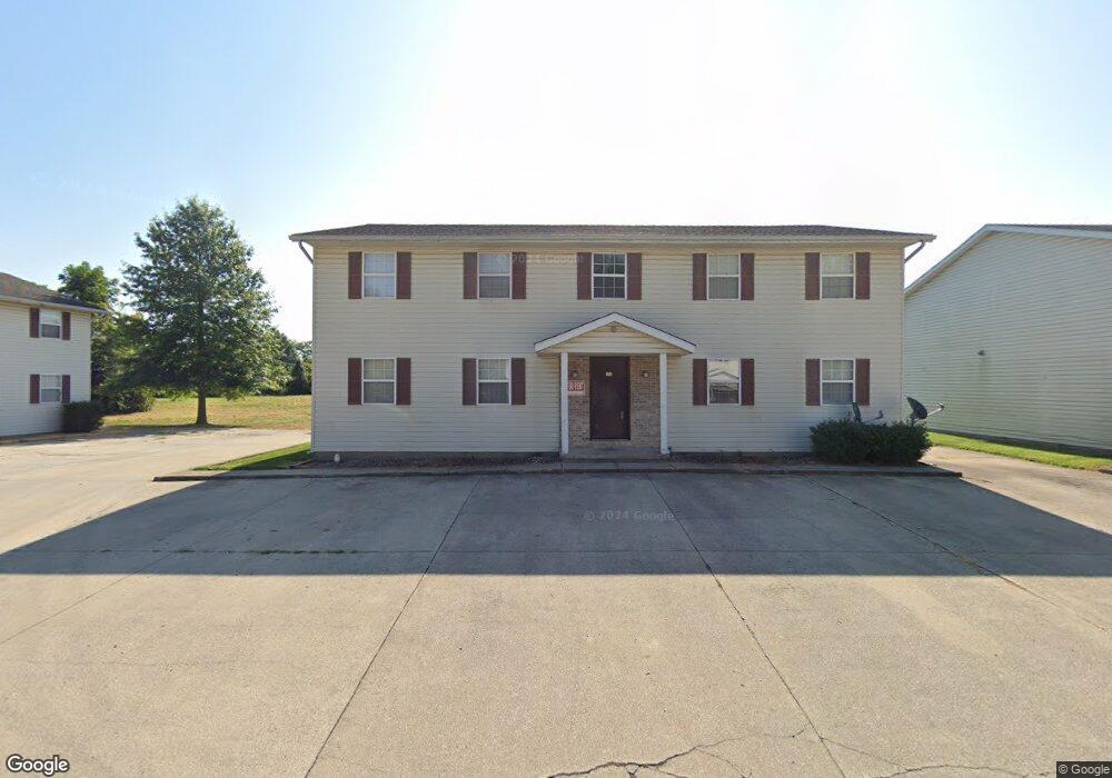 114 Illini Dr, Effingham, IL 62401 - photo 1