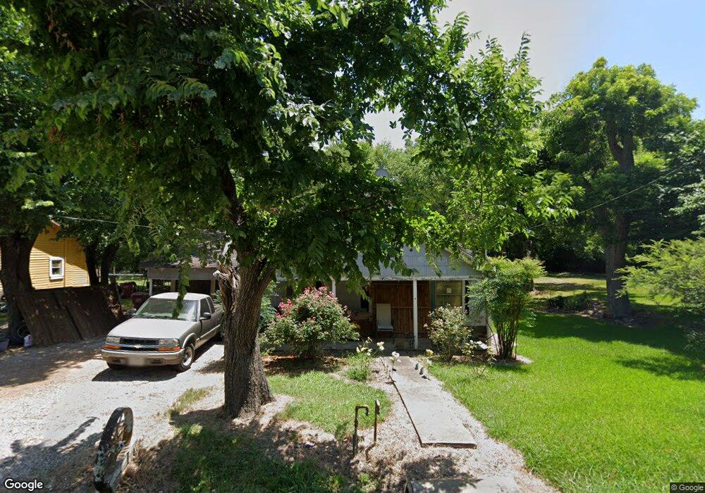 720 E 8th St, Bonham, TX 75418 - photo 1
