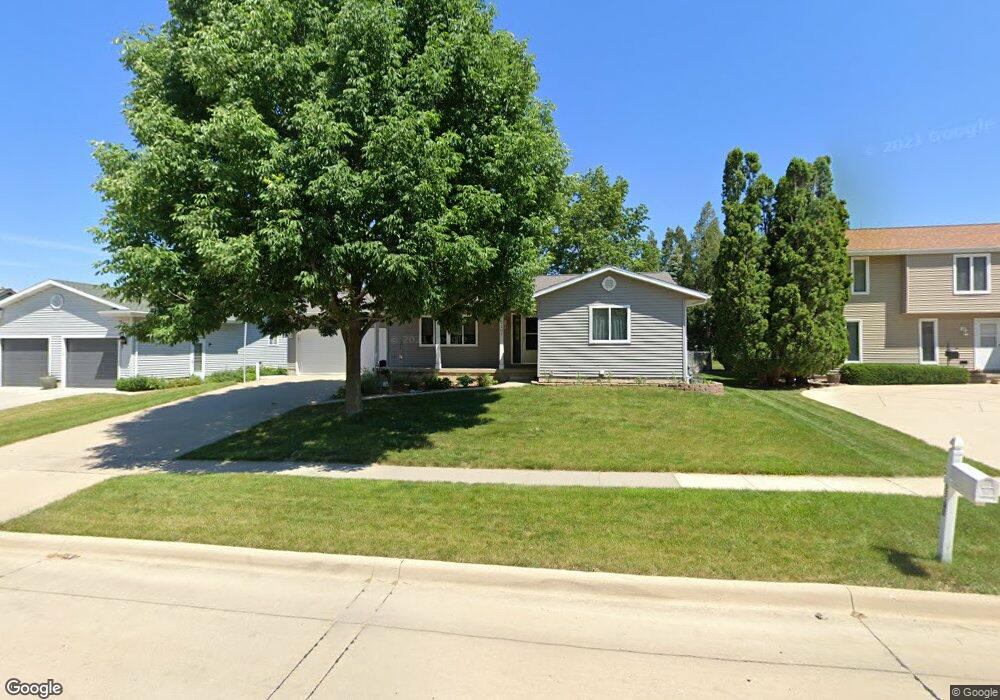 2207 W 8th St, Cedar Falls, IA 50613 - photo 1