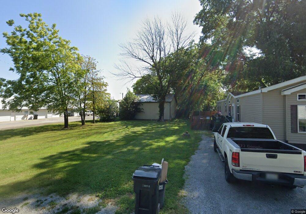 24 S Shaw St, Harrisburg, IL 62946 - photo 1